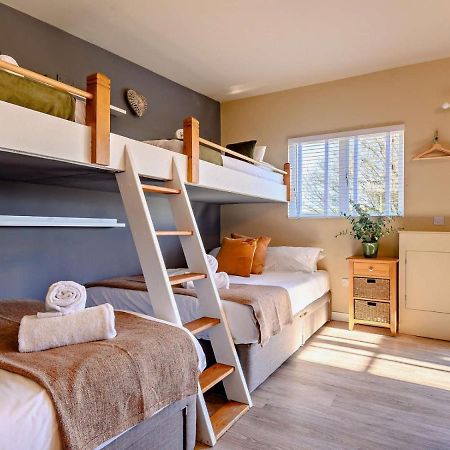 Wisteria View With Hottub & Cabin Sleeps 20 Chippenham  Esterno foto
