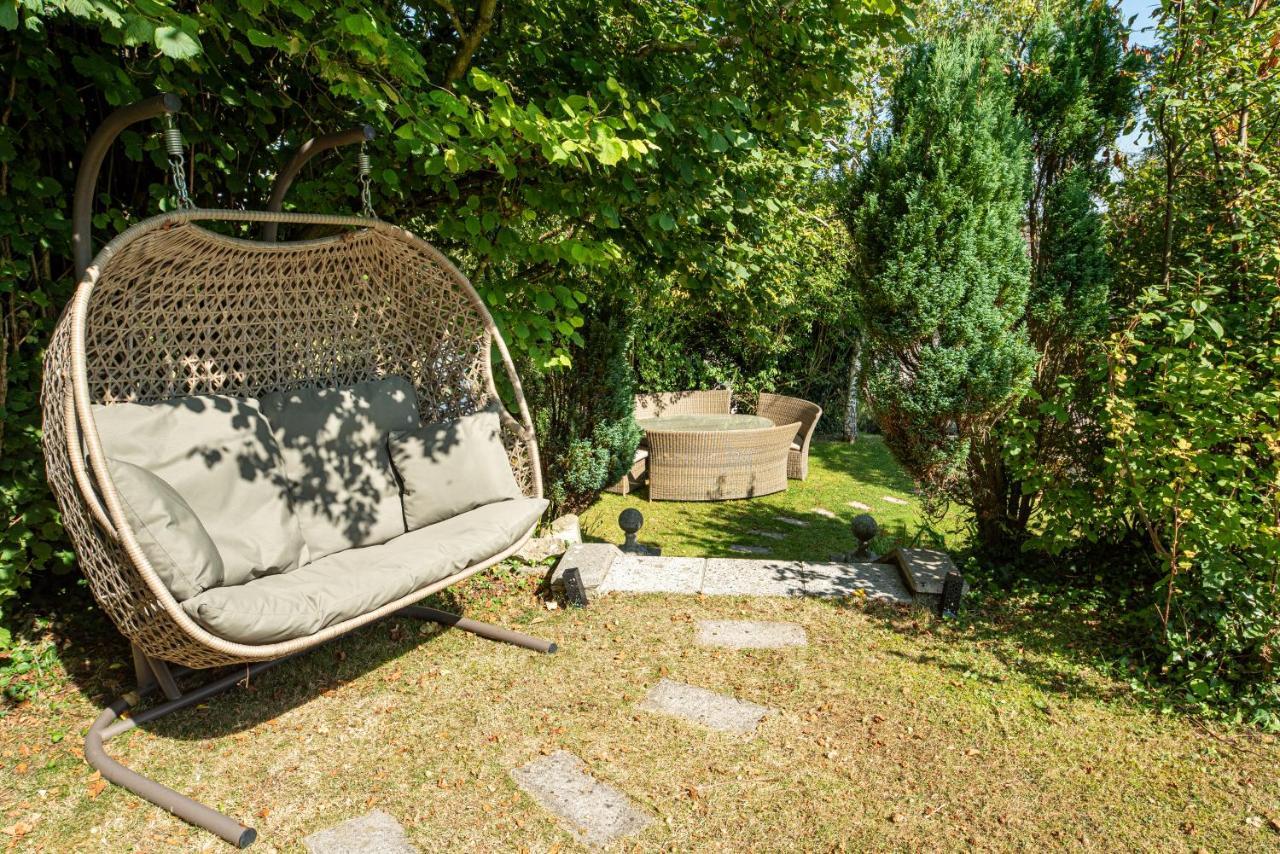 Wisteria View With Hottub & Cabin Sleeps 20 Chippenham  Esterno foto