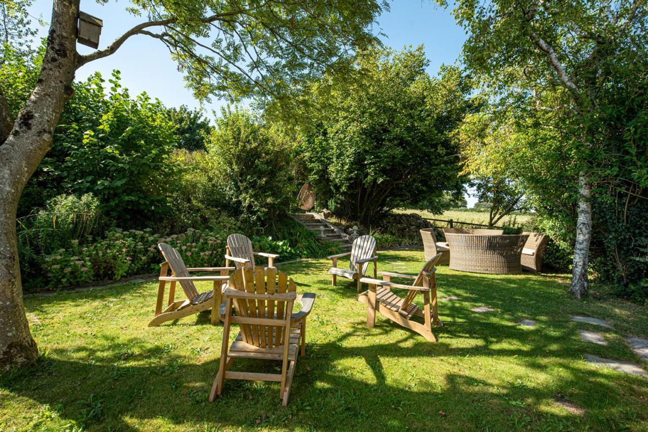 Wisteria View With Hottub & Cabin Sleeps 20 Chippenham  Esterno foto