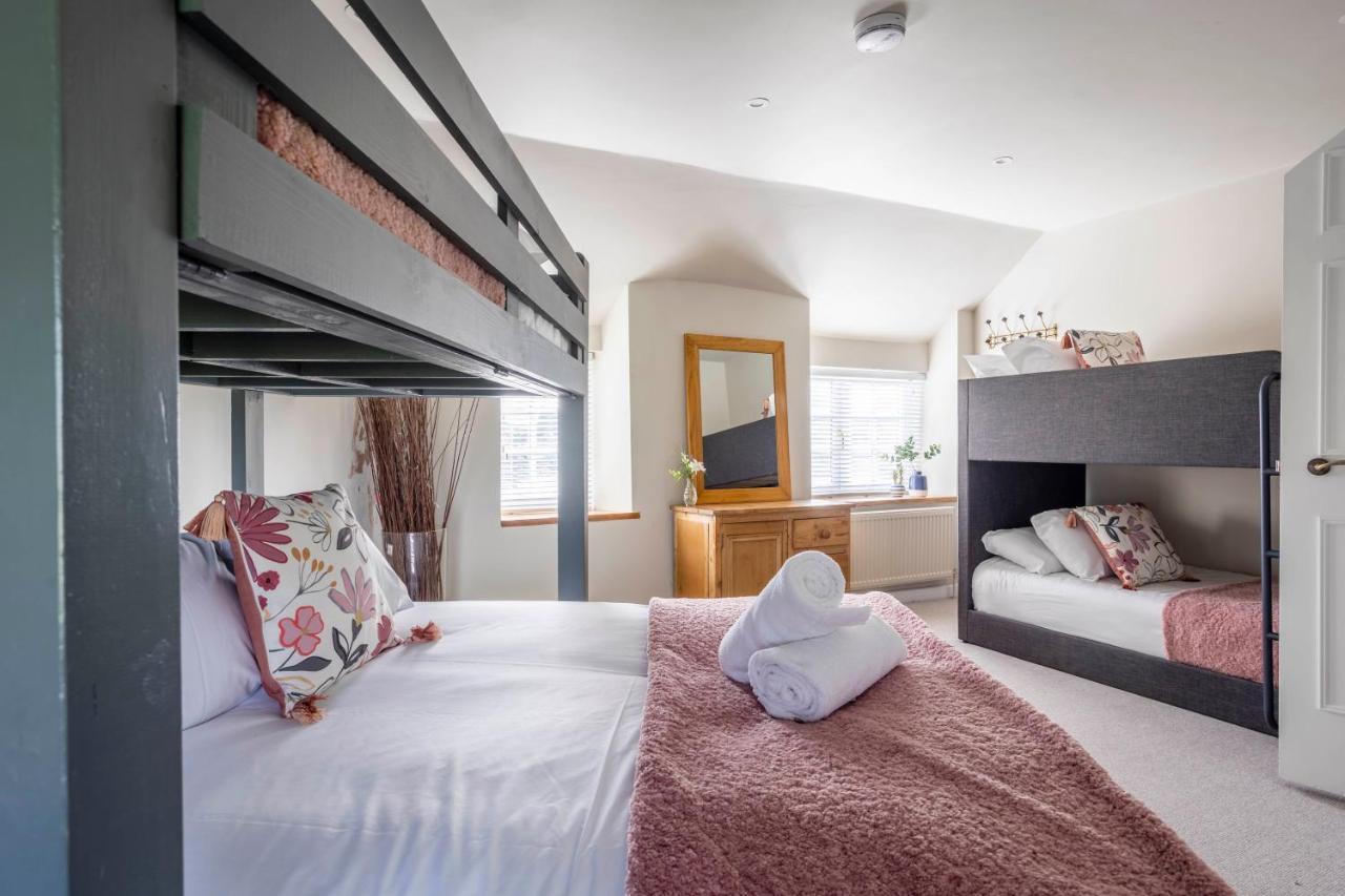 Wisteria View With Hottub & Cabin Sleeps 20 Chippenham  Esterno foto