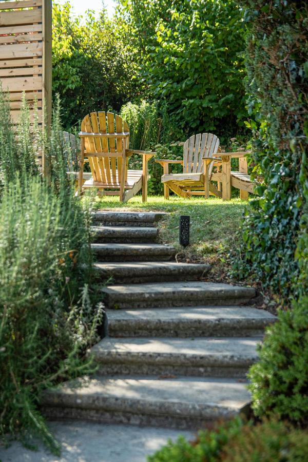 Wisteria View With Hottub & Cabin Sleeps 20 Chippenham  Esterno foto