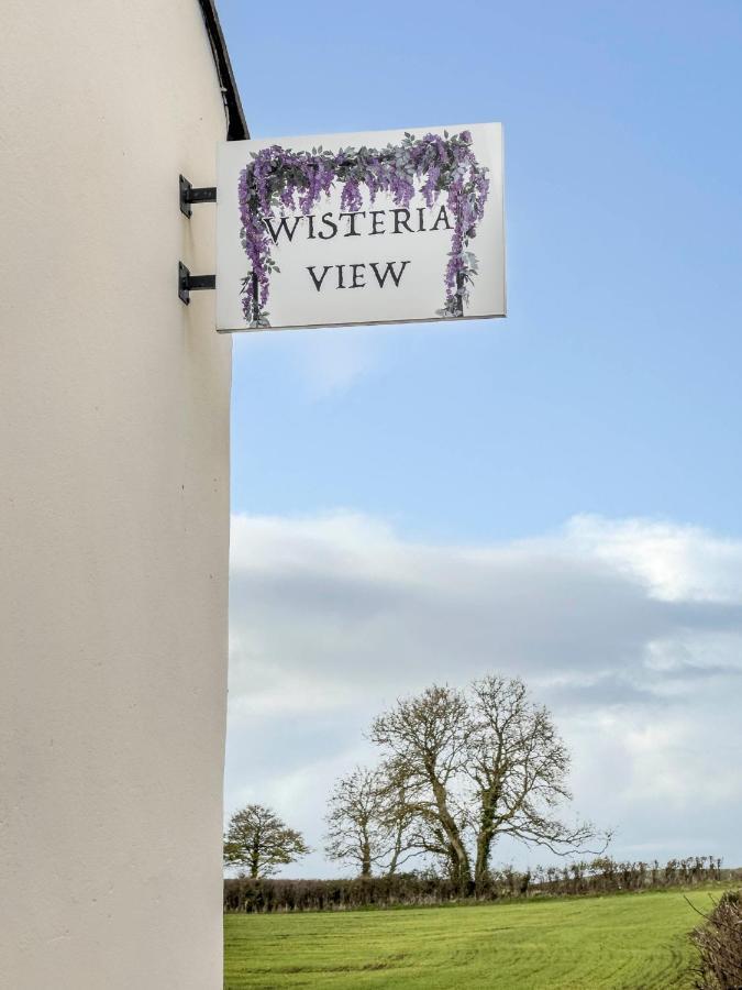 Wisteria View With Hottub & Cabin Sleeps 20 Chippenham  Esterno foto