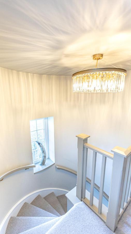 Wisteria View With Hottub & Cabin Sleeps 20 Chippenham  Esterno foto