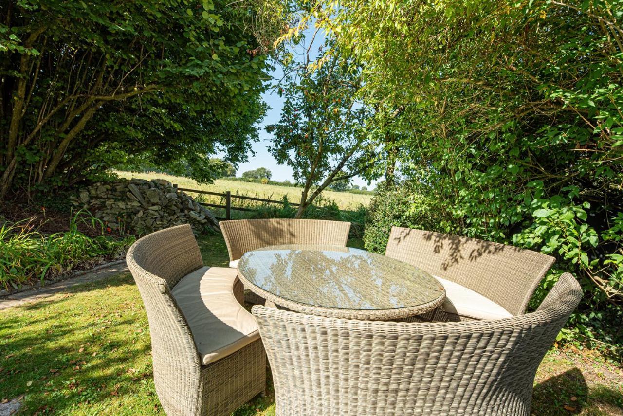 Wisteria View With Hottub & Cabin Sleeps 20 Chippenham  Esterno foto