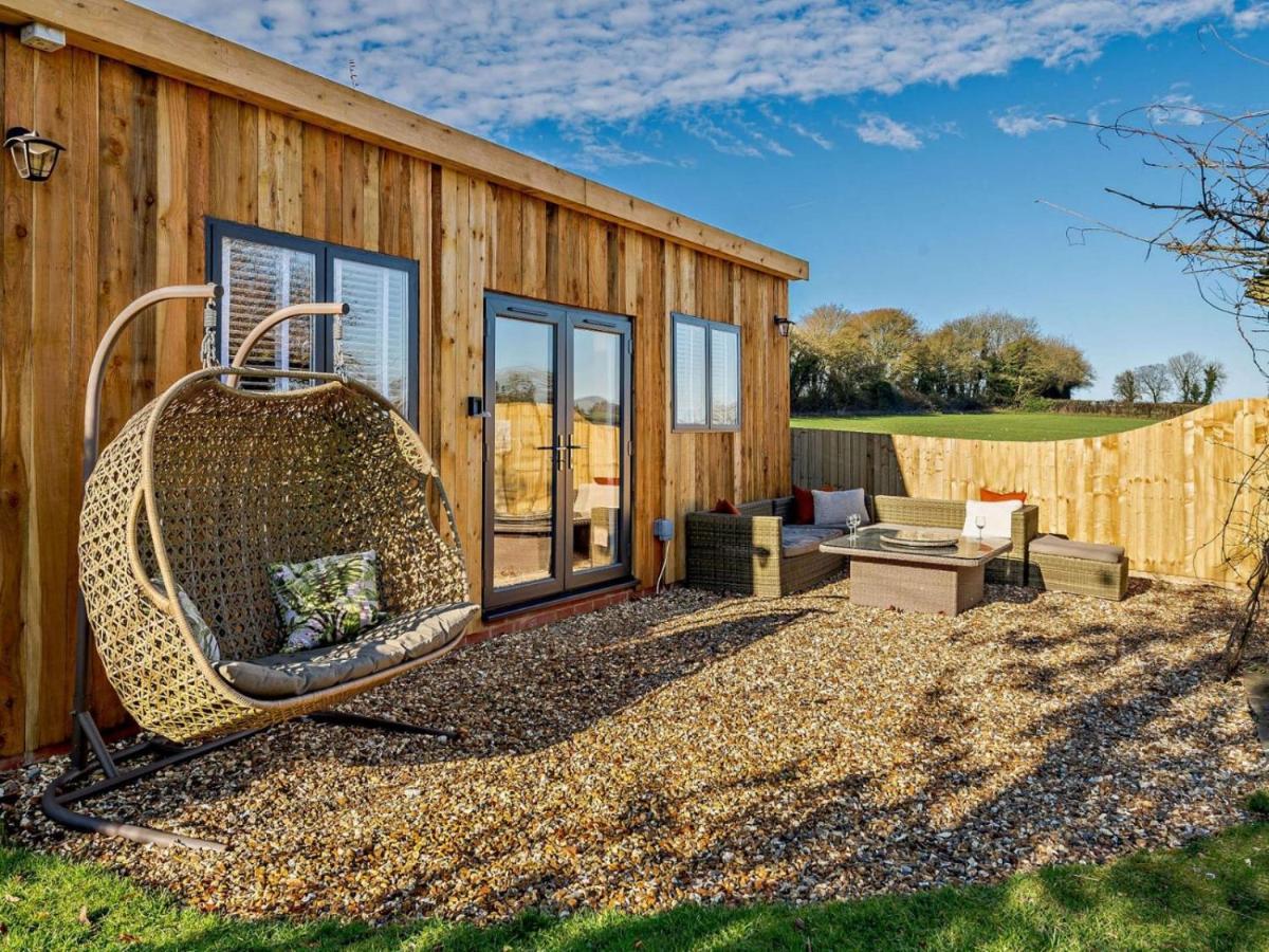 Wisteria View With Hottub & Cabin Sleeps 20 Chippenham  Esterno foto
