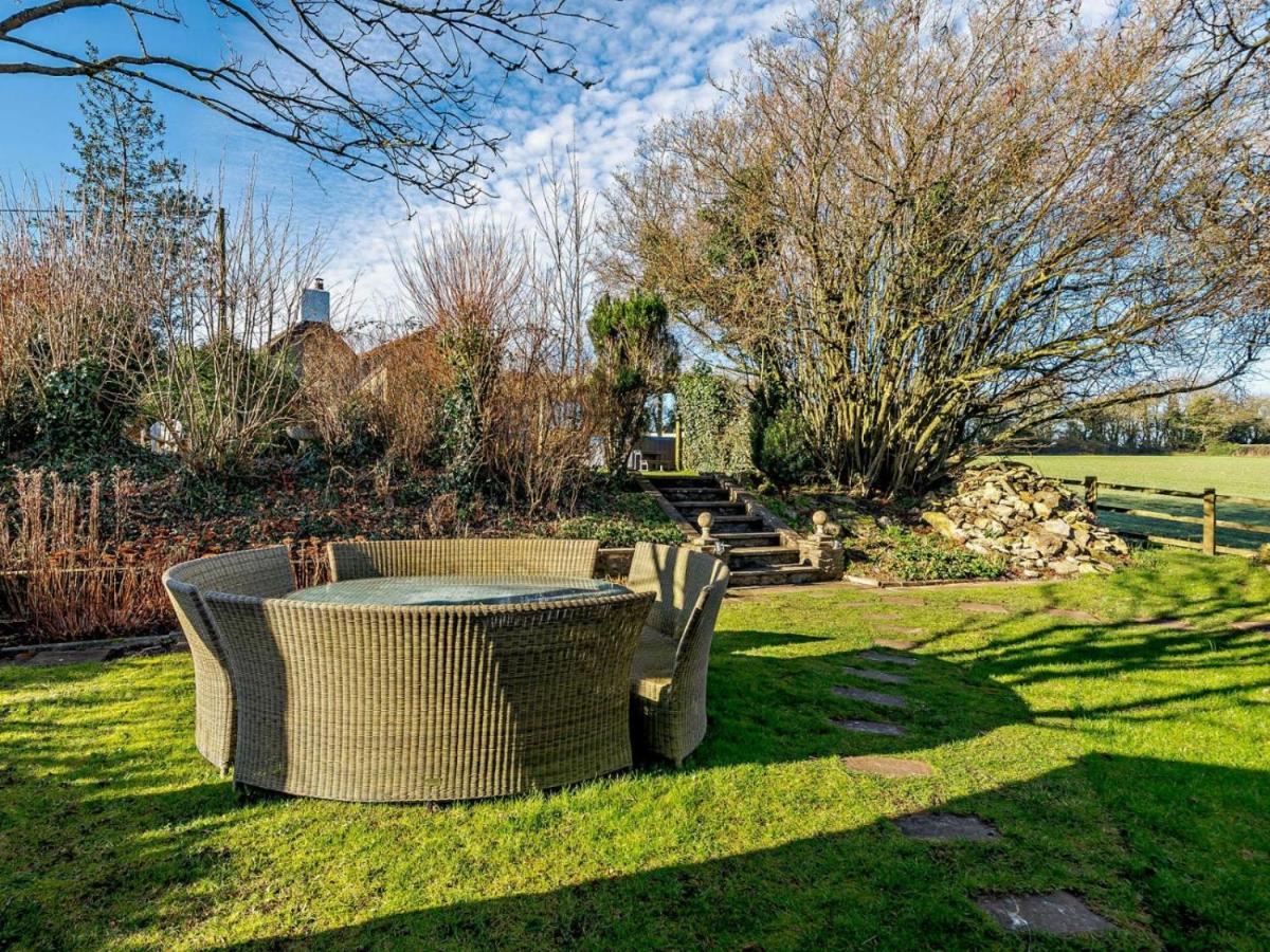 Wisteria View With Hottub & Cabin Sleeps 20 Chippenham  Esterno foto