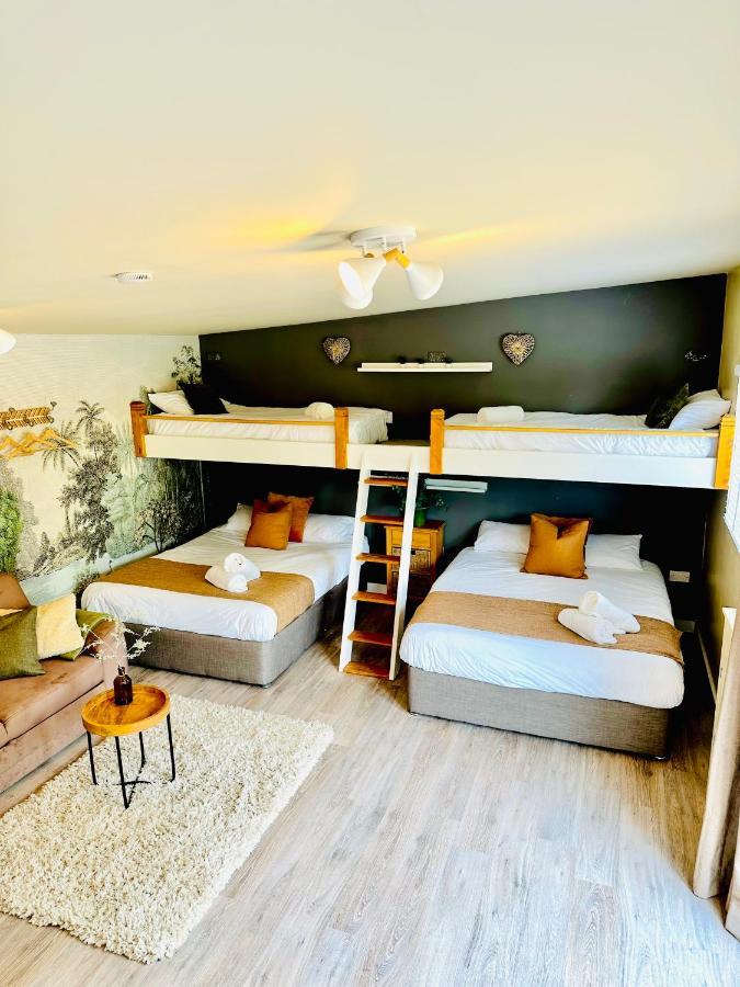 Wisteria View With Hottub & Cabin Sleeps 20 Chippenham  Esterno foto